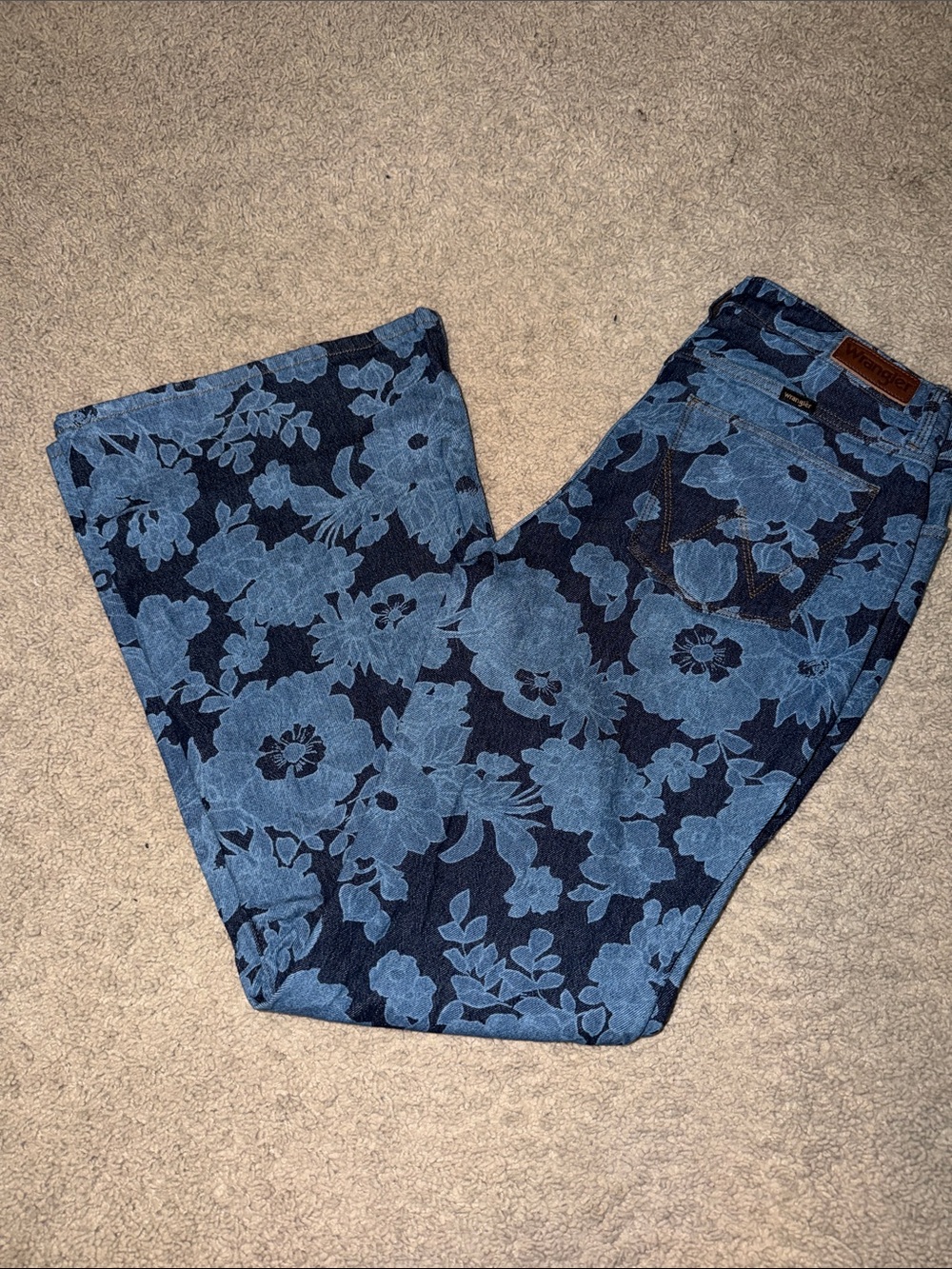 Women's Floral Print Wrangler Jeans - Vintage-Inspired